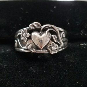 Retired Heart & Vine James Avery ring size 5